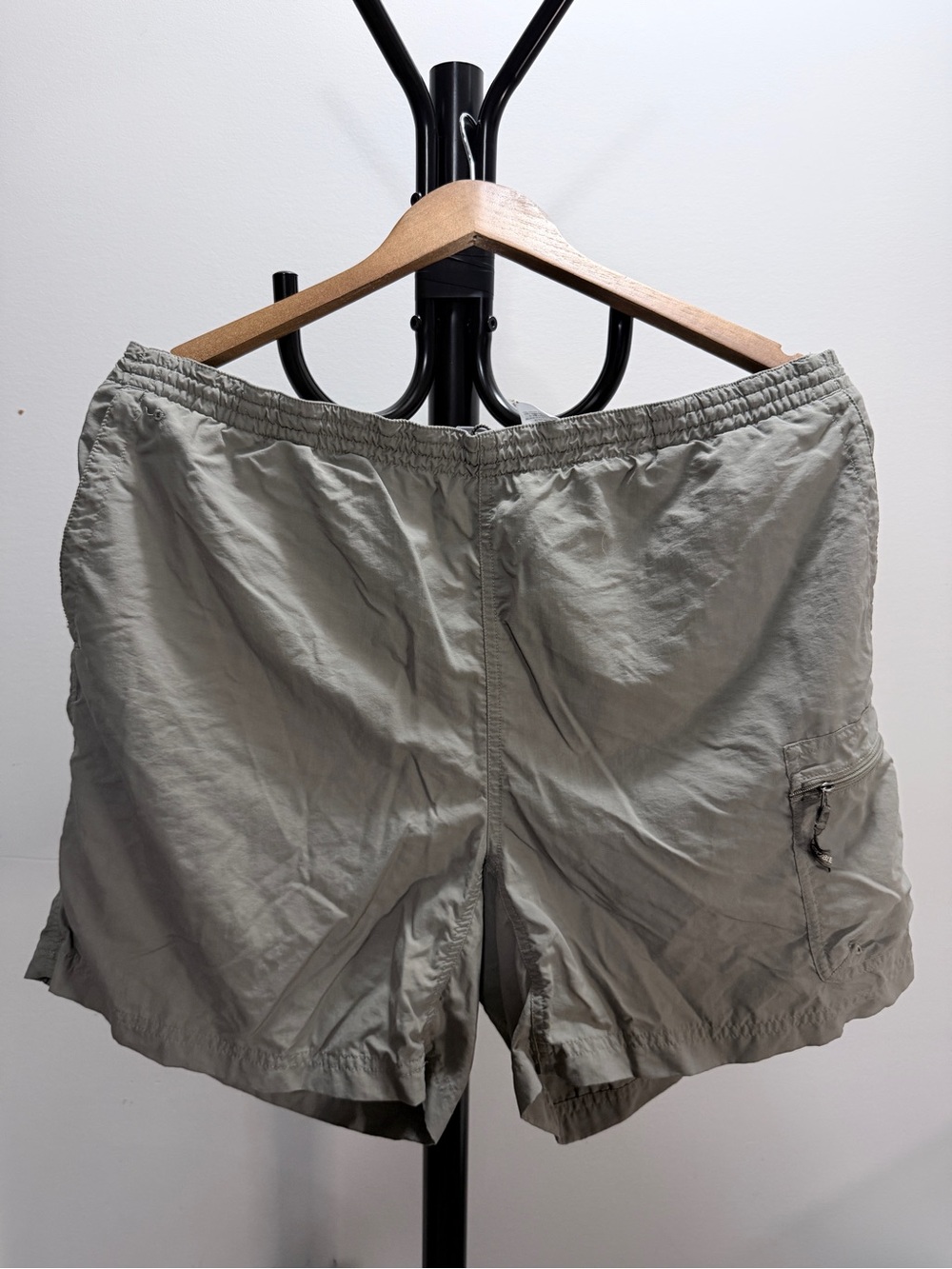 Columbia Titanium Men’s Elastic Waist Cargo Shorts - Light Olive Green SZ Large